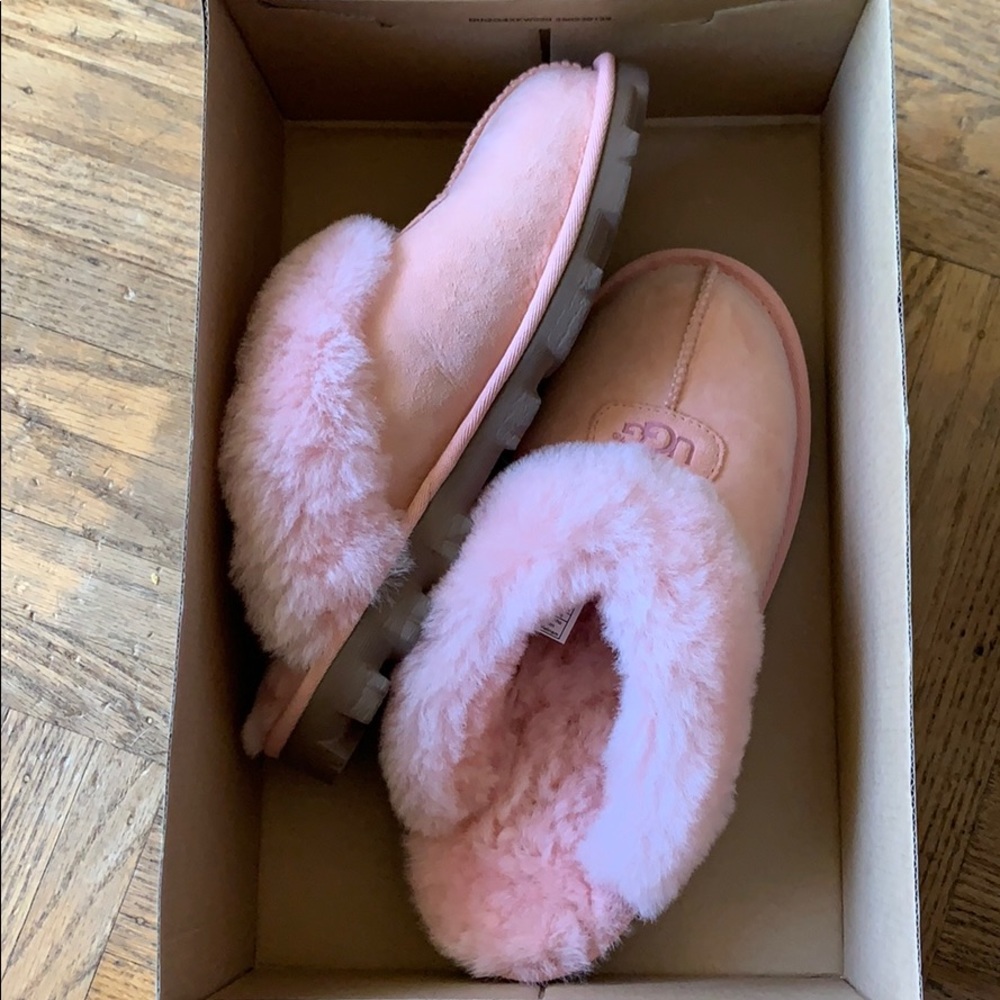 NEVER WORN PINK UGG HOUSE SLIPPERS